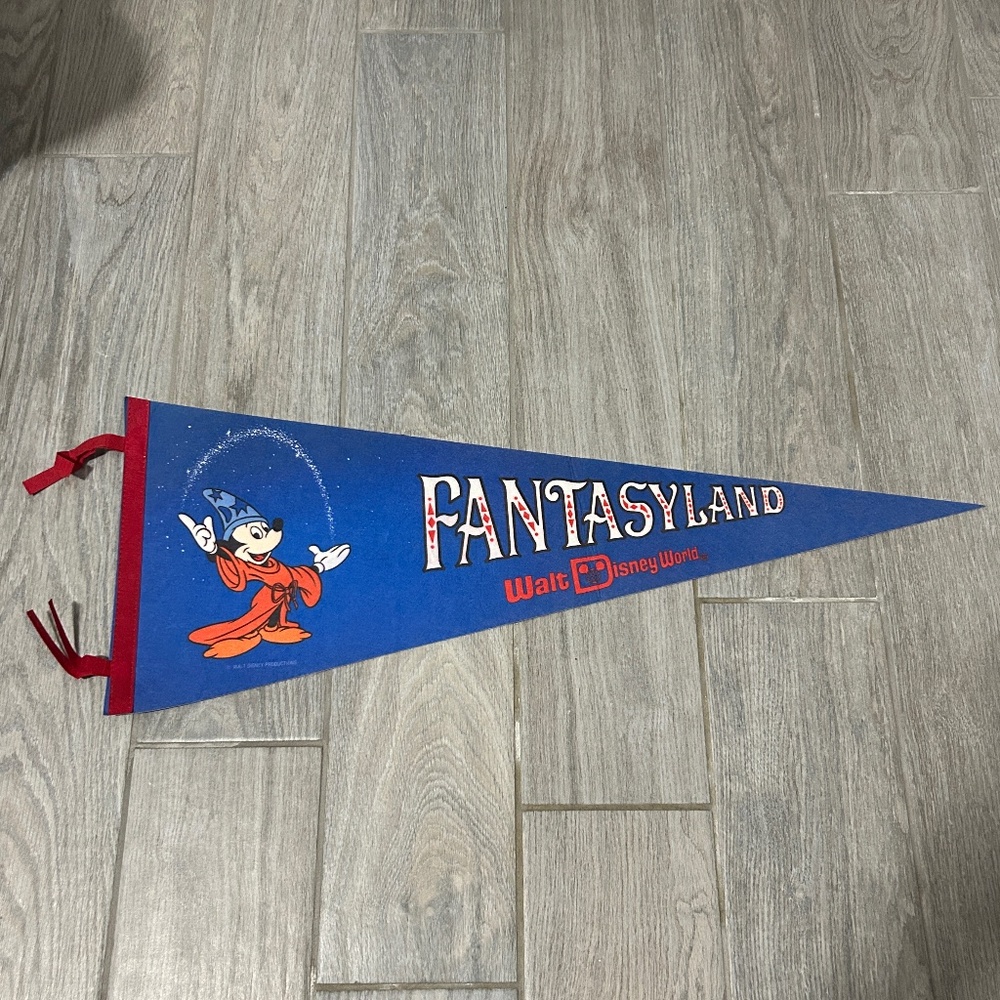 LIKE NEW! Vintage Disneyworld Mickey Fantasia Fantasyland Felt Pennant - Picture 7 of 7